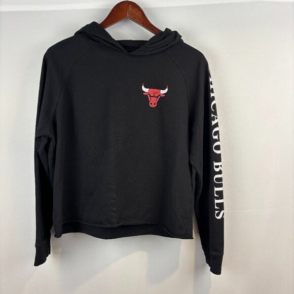 Official NBA Chicago Bulls Women’s Cropped Hoodie - Picture 1 of 9